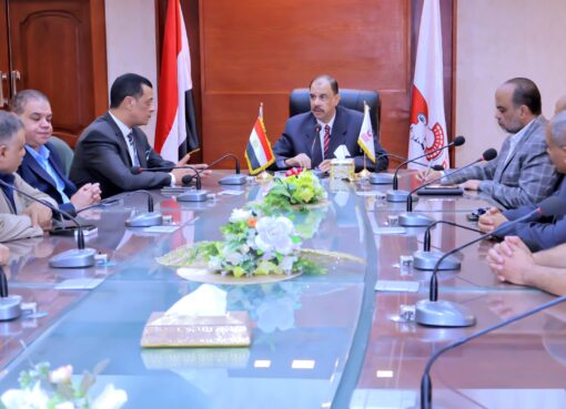 محافظ سوهاج يعقد اجتماعًا لبحث آليات توفير الزي المدرسي بأسعار مخفضة وجودة عالية محافظ سوهاج يعقد اجتماعًا لبحث آليات توفير الزي المدرسي بأسعار مخفضة وجودة عالية