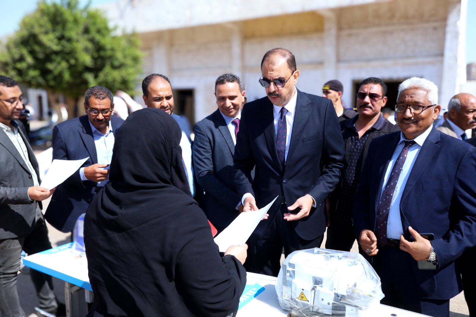 محافظ سوهاج يسلم 60 مشروعا للتمكين الإقتصادي لمحدودي الدخل من مستفيدي تكافل وكرامة