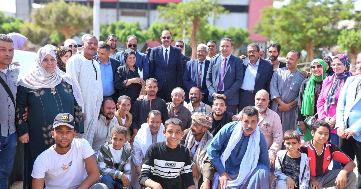 محافظ سوهاج يسلم 60 مشروعا للتمكين الإقتصادي لمحدودي الدخل من مستفيدي تكافل وكرامة