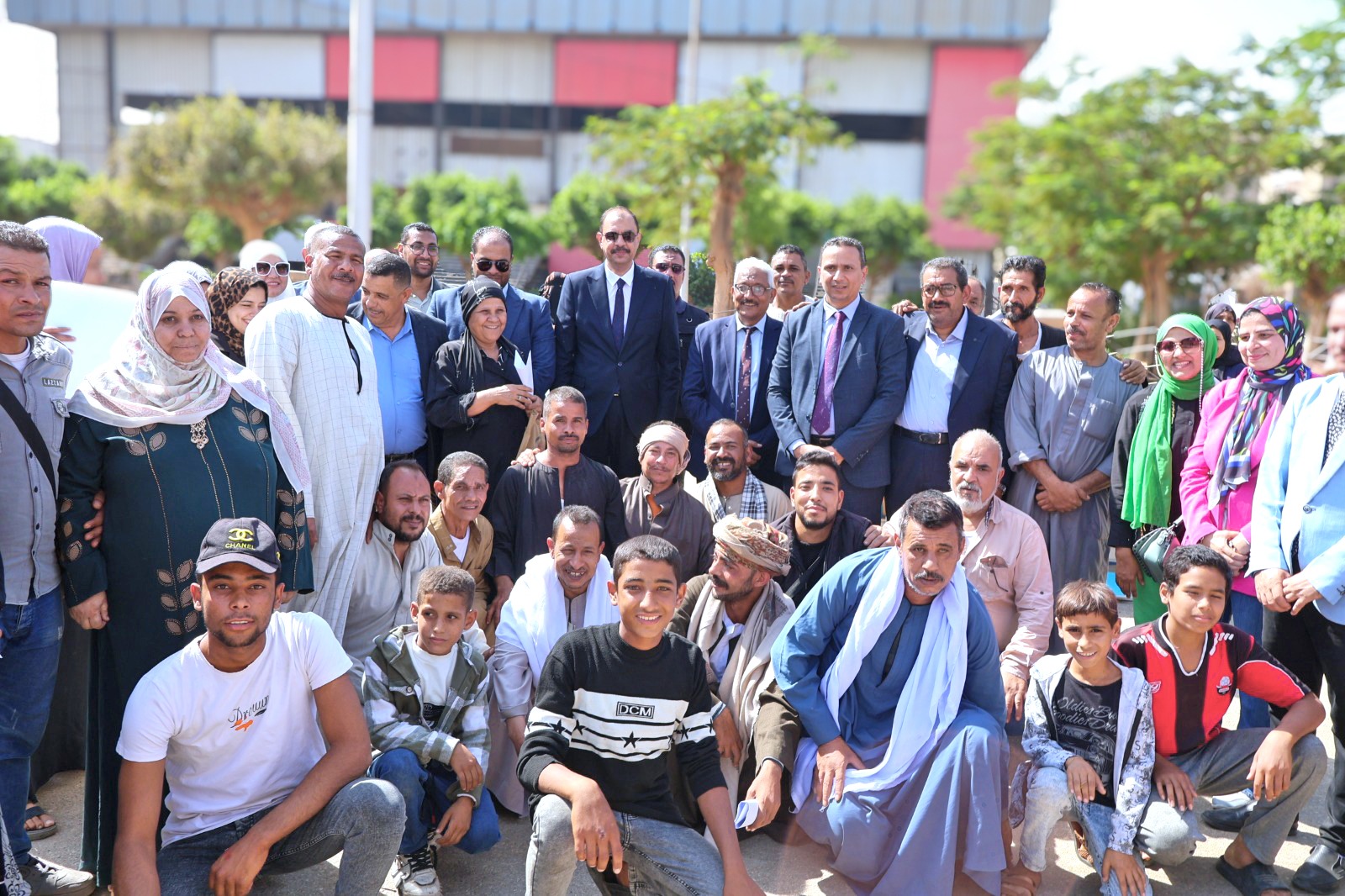 محافظ سوهاج يسلم 60 مشروعا للتمكين الإقتصادي لمحدودي الدخل من مستفيدي تكافل وكرامة