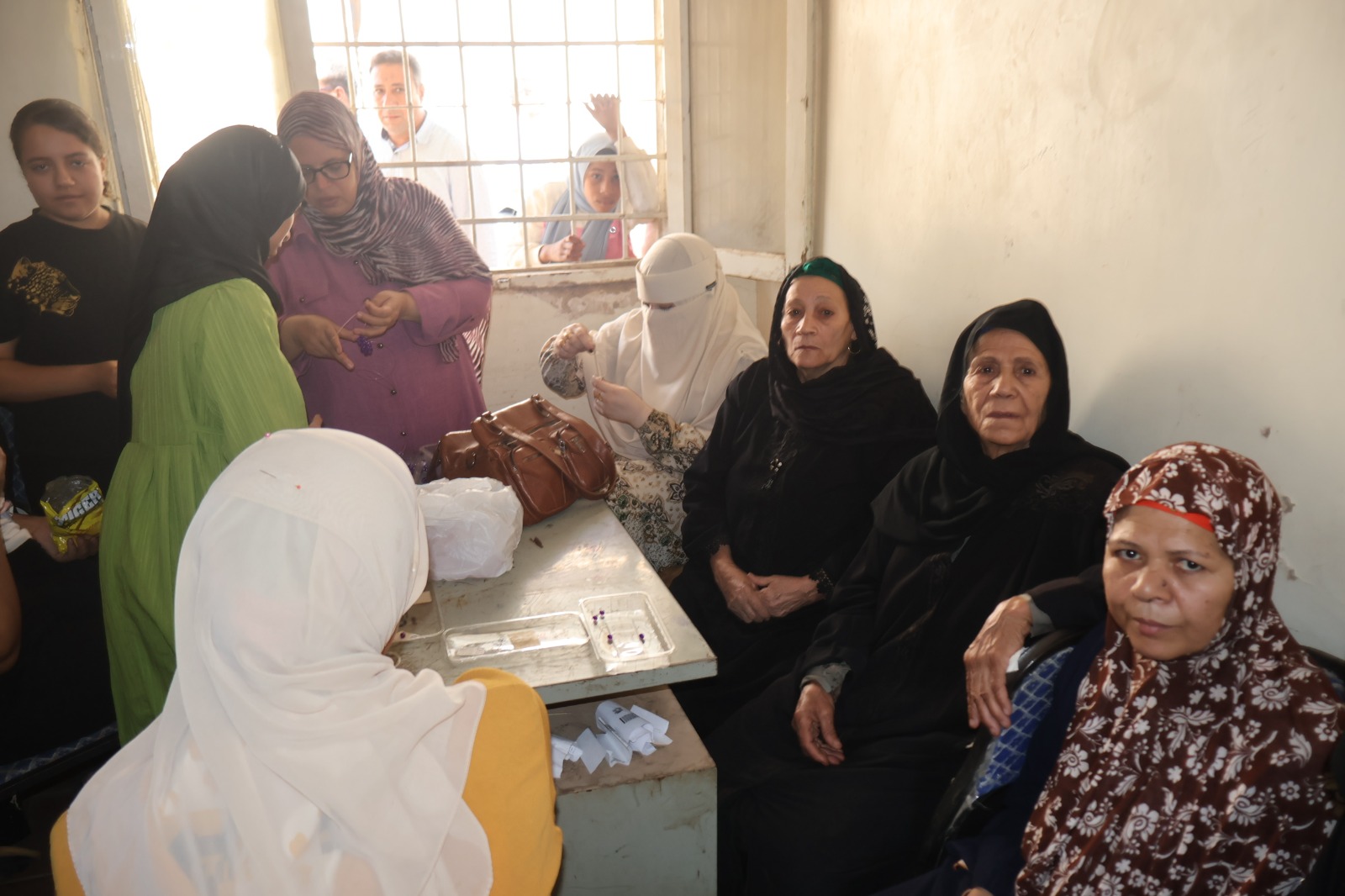 محافظ سوهاج يتفقد فعاليات وأنشطة مبادرة " أنت الحياة " بقرية نيدة بأخميم