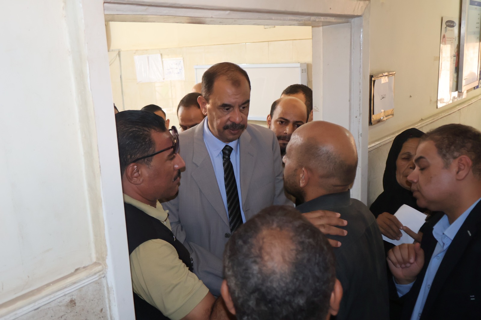 محافظ سوهاج يتفقد فعاليات وأنشطة مبادرة " أنت الحياة " بقرية نيدة بأخميم