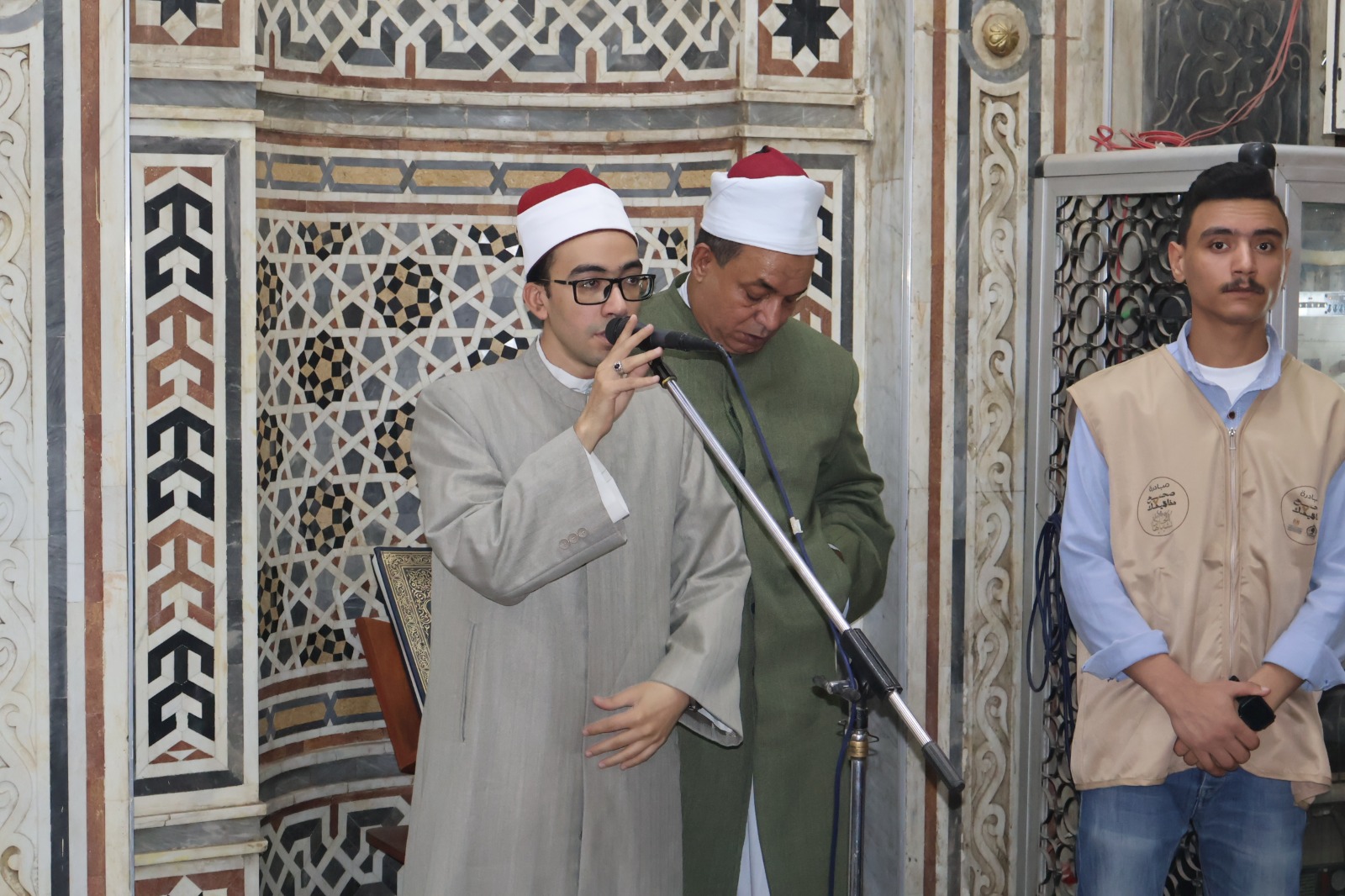محافظ سوهاج يؤدي صلاة الجمعة بمسجد العارف بالله ويشارك في فعاليات مبادرة “صحح مفاهيمك”