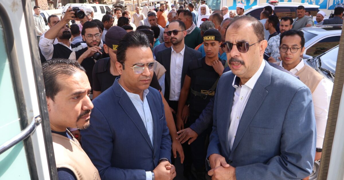محافظ سوهاج يؤدي صلاة الجمعة بمسجد العارف بالله ويشارك في فعاليات مبادرة “صحح مفاهيمك”