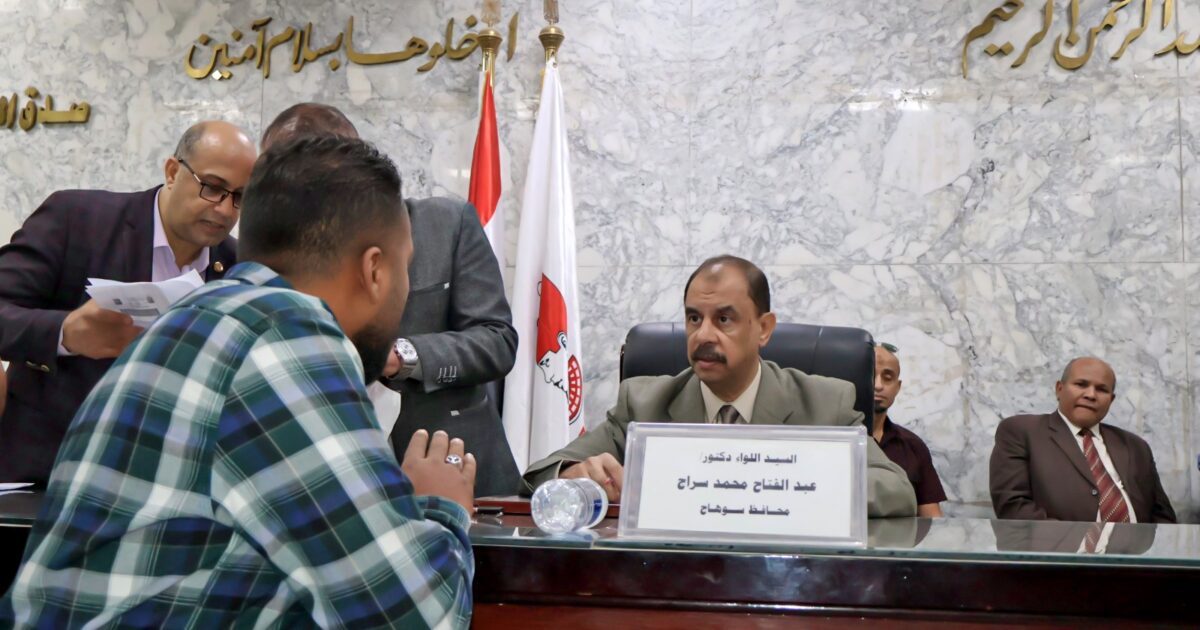 محافظ سوهاج يتفقد منطقتي المحطة والشهيد عبد المنعم رياض بحي غرب