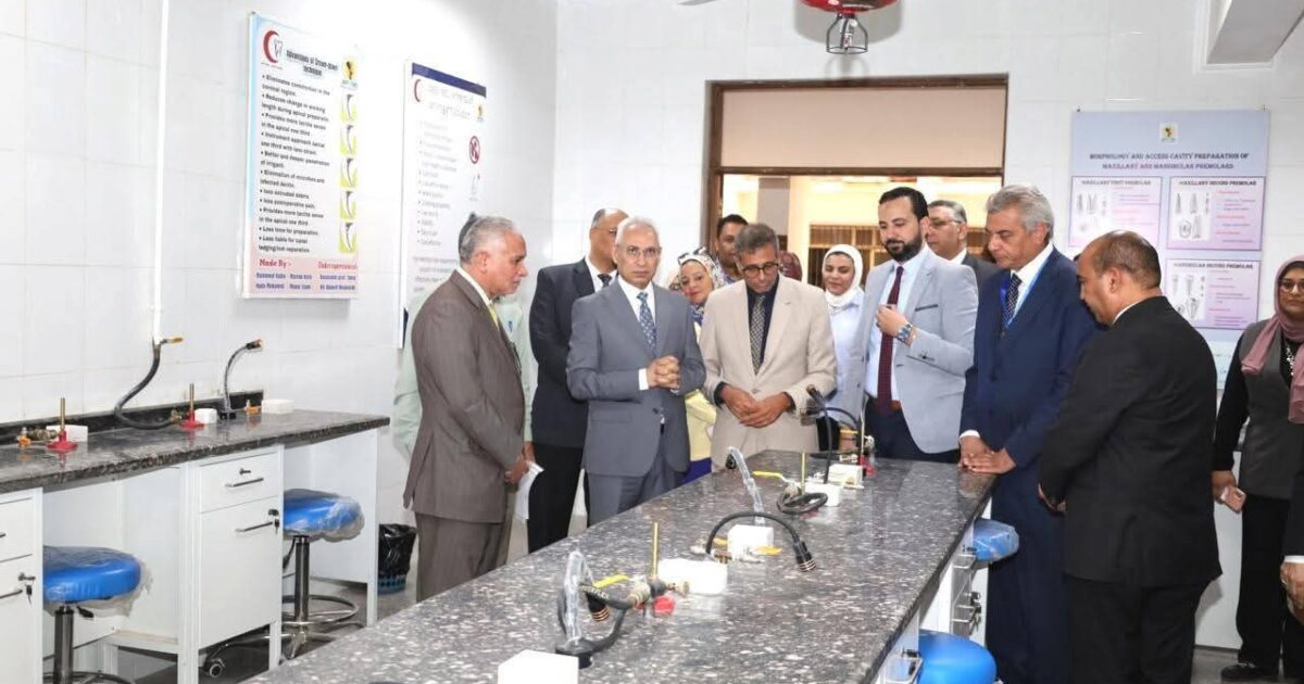 رئيس جامعة المنيا يتفقد بدء العمل التجريبي لمعامل كلية طب الأسنان ويُجري جولة موسّعة بمرافق الكلية ومستشفى طب الأسنان