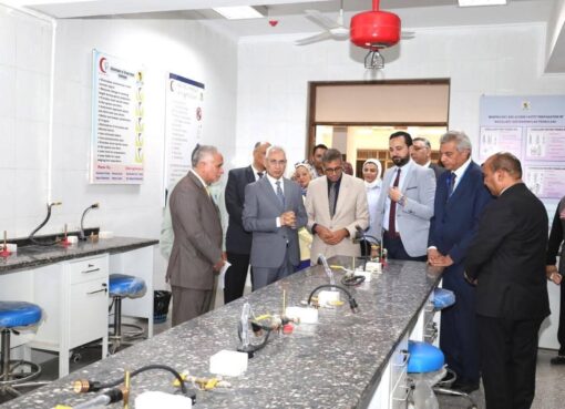 رئيس جامعة المنيا يتفقد بدء العمل التجريبي لمعامل كلية طب الأسنان ويُجري جولة موسّعة بمرافق الكلية ومستشفى طب الأسنان رئيس جامعة المنيا يتفقد بدء العمل التجريبي لمعامل كلية طب الأسنان ويُجري جولة موسّعة بمرافق الكلية ومستشفى طب الأسنان