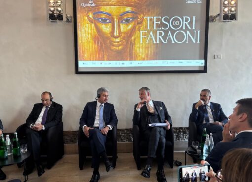 وزير السياحة والآثار المصري ووزير الثقافة الإيطالي يعقدان مؤتمرًا صحفيًا حول معرض كنوز الفراعنة