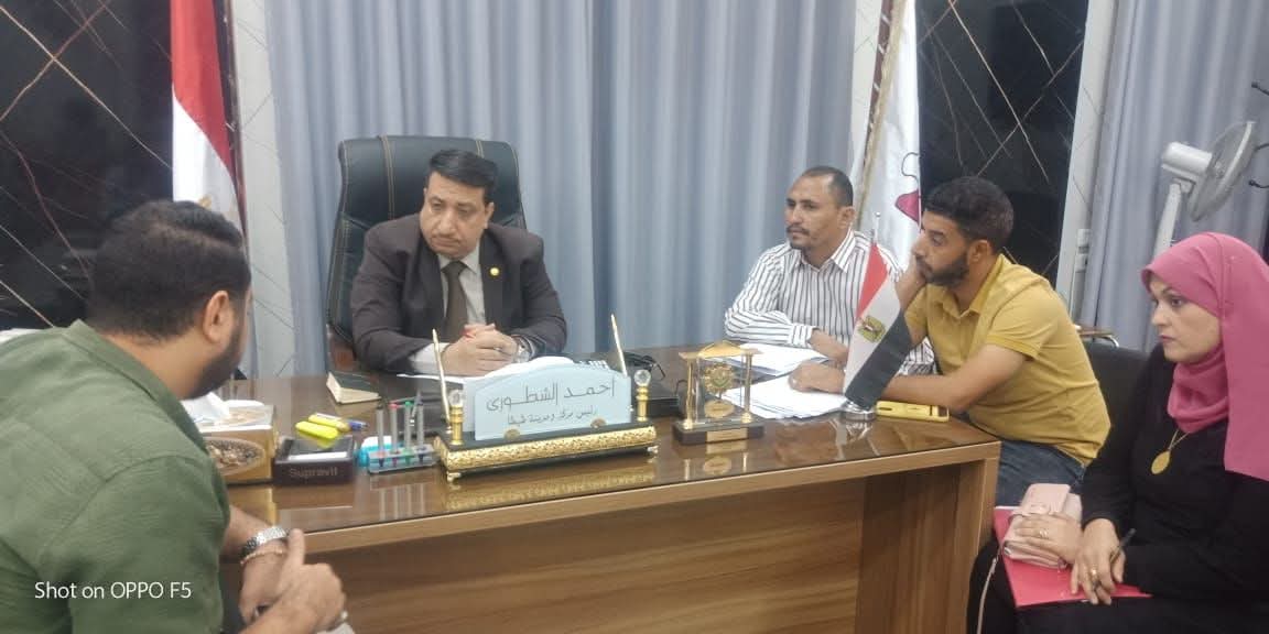 « رئيس مدينة طهطا »بسوهاج يستمع للمواطنين ويوجه بحلول فورية