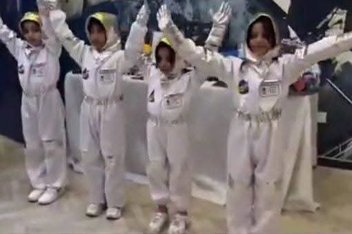 تعليم الطائف أكثر من 400 طالب يستفيدون من عرض القبة الفلكية ومشاهدة الكواكب والنجوم في برنامج رواد الفضاء