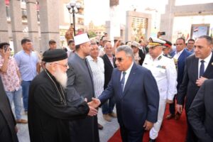 محافظ الدقهلية يضع اكليل الزهور على النصب التذكاري للشهداء احتفالا بذكرى انتصارات أكتوبر المجيدة