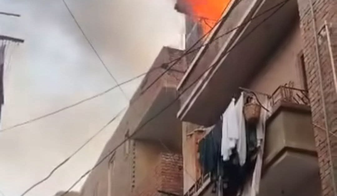 مصرع سيدة وفتاة من ذوي الهمم اختناقًا في حريق شقة سكنية بالفيوم بسبب ماس كهربائي