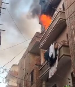 مصرع سيدة وفتاة من ذوي الهمم اختناقًا في حريق شقة سكنية بالفيوم بسبب ماس كهربائي