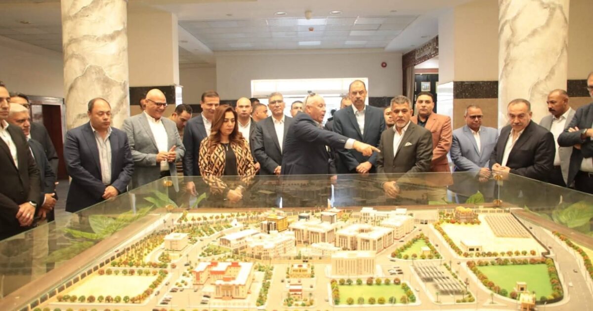 وزيرا التنمية المحلية والزراعة ومحافظ الوادي الجديد يتفقدون مجمع المصالح الحكومية للخدمات الذكية بالخارجة