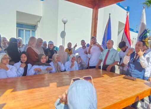 والأنشطة المتنوعة لهم. هذا وقد نظمت كلية التربية النوعية بإشراف الأستاذ الدكتور/ رندا حلمي، عميد الكلية، الأستاذ الدكتور/ الصافي الجهمي، وكيل الكلية لشؤون خدمة المجتمع وتنمية البيئة، ندوة توعوية ثقافية تفاعلية بالمشاركة مع مركز الطلاب ذوي الإعاقة بالجامعة ومترجمي لغة الإشارة؛ حول التعريف بمبادرة “تمكين” وكذلك التعريف بأساسيات لغة الإشارة، كما تم تقديم مشهد تمثيلي تحت مسمى “افهمني”، لتعزيز الدمج الفعال للطلاب ذوي الإعاقة داخل المجتمع الأكاديمي. وذلك بحضور عدد (12) طالب وطالبة من ذوي الإعاقة السمعية وحوالي (60) طالب وطالبة من طلاب الكلية.  انطلاق مبادرة تمكين لدعم ذوي الإعاقة بالجامعة خلال الفترة من 25 حتى 30 أكتوبر والأنشطة المتنوعة لهم. هذا وقد نظمت كلية التربية النوعية بإشراف الأستاذ الدكتور/ رندا حلمي، عميد الكلية، الأستاذ الدكتور/ الصافي الجهمي، وكيل الكلية لشؤون خدمة المجتمع وتنمية البيئة، ندوة توعوية ثقافية تفاعلية بالمشاركة مع مركز الطلاب ذوي الإعاقة بالجامعة ومترجمي لغة الإشارة؛ حول التعريف بمبادرة "تمكين" وكذلك التعريف بأساسيات لغة الإشارة، كما تم تقديم مشهد تمثيلي تحت مسمى "افهمني"، لتعزيز الدمج الفعال للطلاب ذوي الإعاقة داخل المجتمع الأكاديمي. وذلك بحضور عدد (12) طالب وطالبة من ذوي الإعاقة السمعية وحوالي (60) طالب وطالبة من طلاب الكلية. انطلاق مبادرة تمكين لدعم ذوي الإعاقة بالجامعة خلال الفترة من 25 حتى 30 أكتوبر