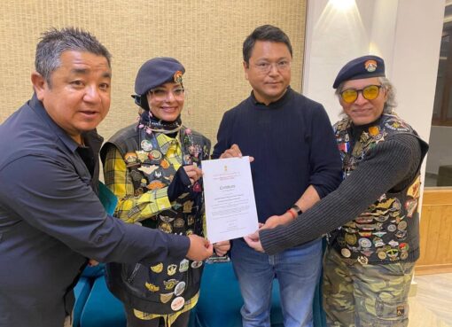 الثنائي الزوجين الرحالة الهندي وزوجته الرحالة السعودية يحققان إنجاز