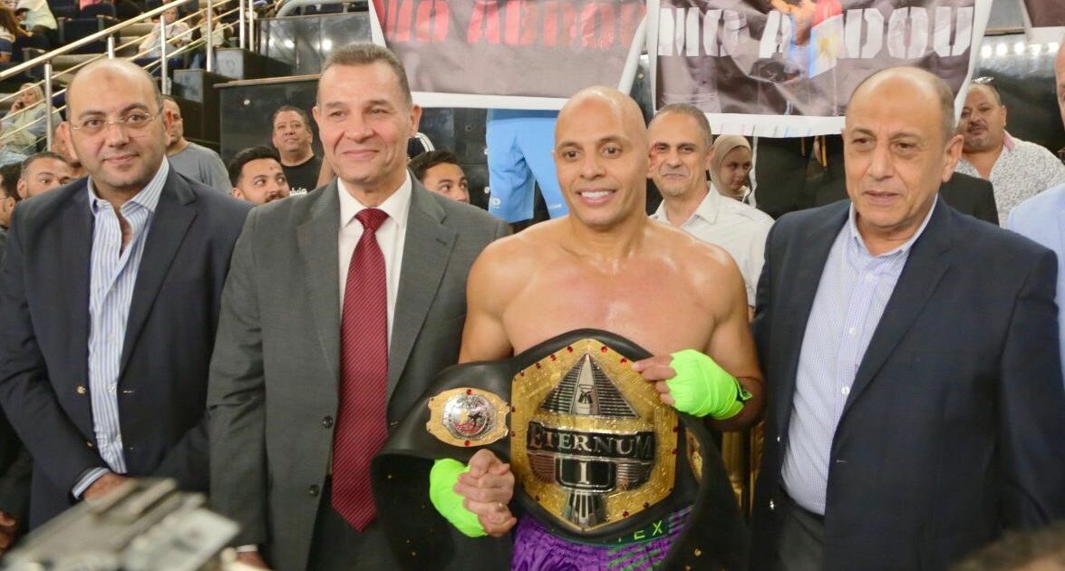 البطل العالمي محمد عبده يتوج بلقب بطل العالم للملاكمة العربية بالضربة القاضية