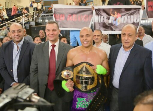 البطل العالمي محمد عبده يتوج بلقب بطل العالم للملاكمة العربية بالضربة القاضية