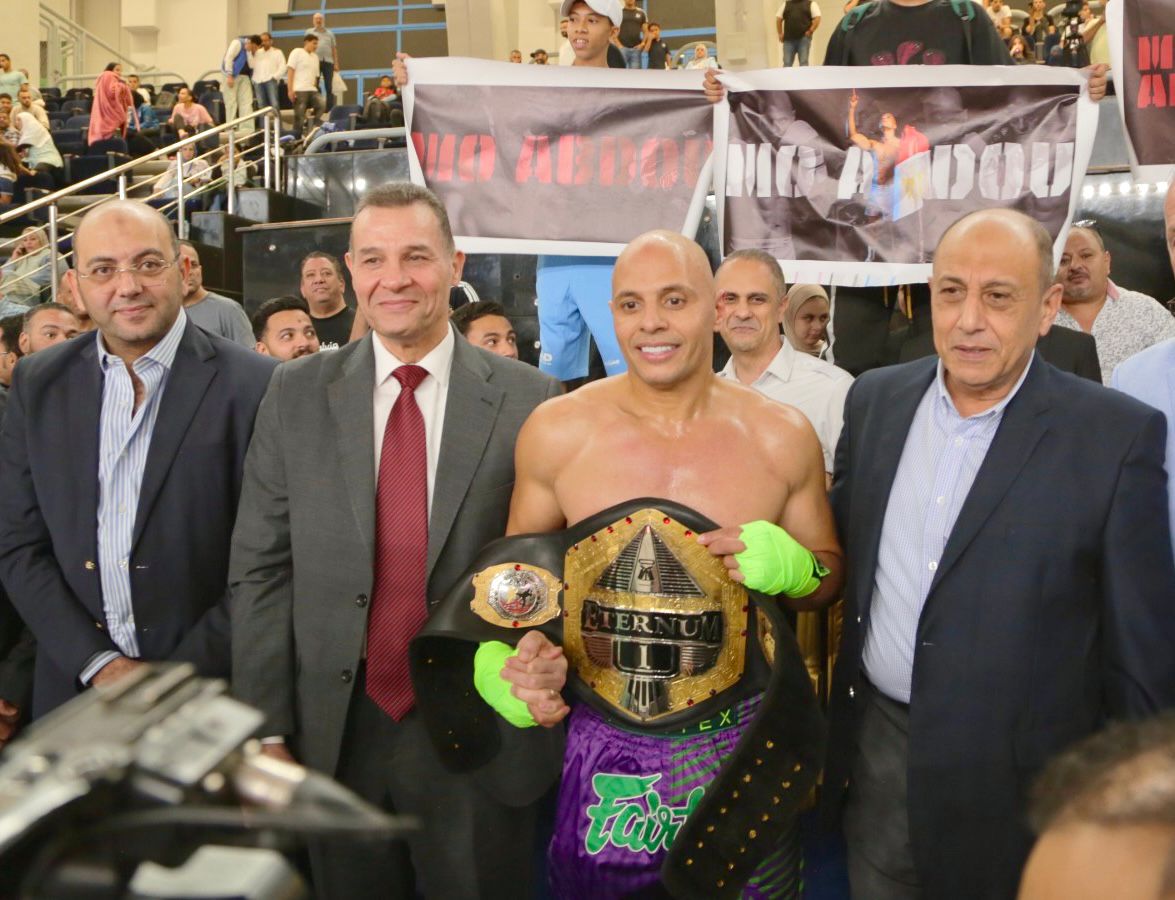 البطل العالمي محمد عبده يتوج بلقب بطل العالم للملاكمة العربية بالضربة القاضية