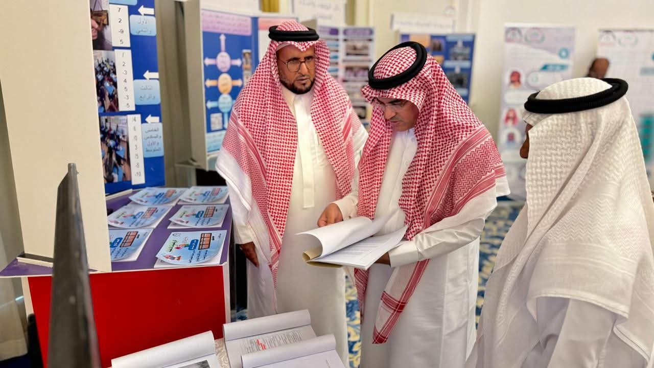 مشرفاً ومشرفة في الطائف يناقشون التدريس النوعي، أساليب الإشراف، التخطيط الاستراتيجي، والانضباط المدرسي
