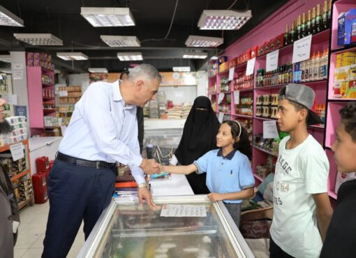 محافظ أسوان يتابع توافر السلع الغذائية داخل معرض كوم أمبو