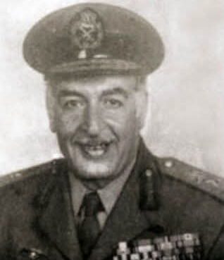 عظيم من عظماء مصر بطل من أبطال القوات المسلحة البواسل بطل من أبطال حرب أكتوبر المجيدة