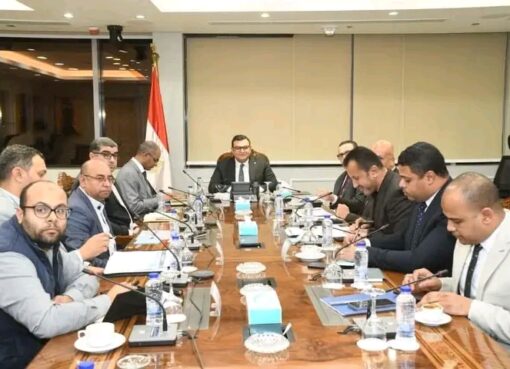 وزير الإسكان يتابع مشروعات المرافق والكهرباء بالمناطق الصناعية بعدد من المدن الجديدة
