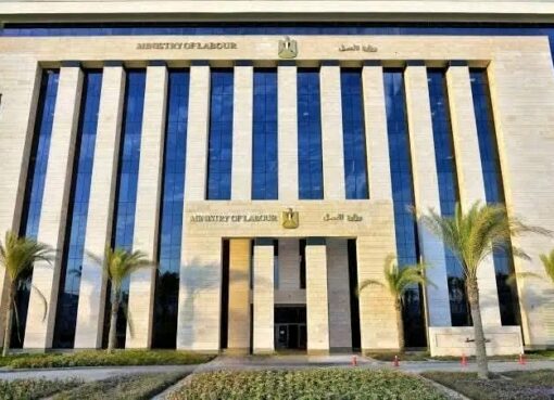 وزارة العمل تدعو المصريين فى لبنان للاستفادة من مهلة تسوية أوضاع الإقامة والعمل