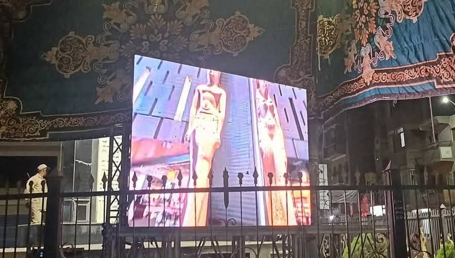 ميادين المنوفية تتزين بشاشات عرض لنقل احتفالية إفتتاح المتحف المصري الكبير .