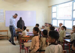 محافظ أسوان يتفقد عدد من المدارس لمتابعة إنتظام العملية التعليمية 