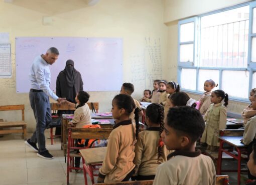 محافظ أسوان يتفقد عدد من المدارس لمتابعة إنتظام العملية التعليمية 