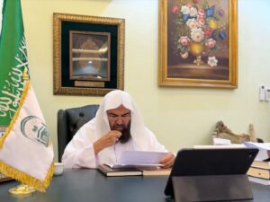 معالي الشيخ الأستاذ الدكتور السديس يلقي درسًا علميًا لطلاب الدكتوراه بجامعة الطائف حول “القياس وأثره في الترجيح والنوازل المعاصرة”