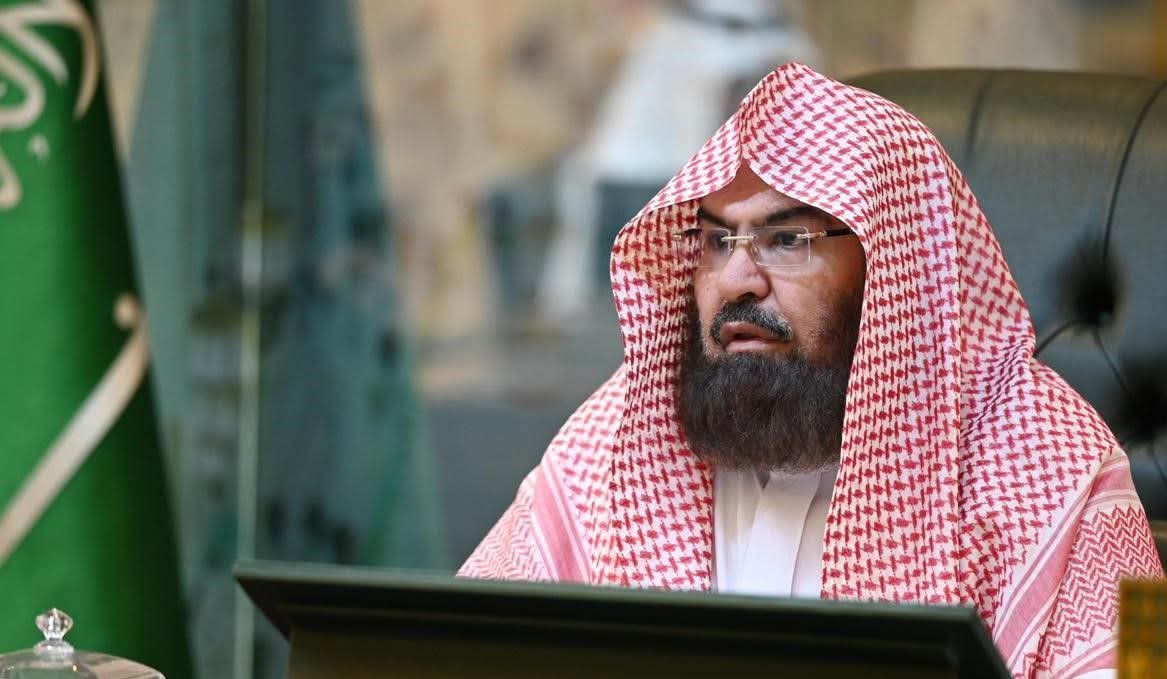 معالي الشيخ السديس: الالتزام بالتعليمات الأمنية عبادةٌ تُصان بها الأرواح وتُحفظ بها المقدسات