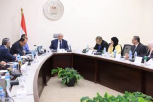 وزير التعليم العالي يبحث تطوير آليات صندوق الاستشارات لتعزيز دور الجامعات في دعم المشروعات القومية