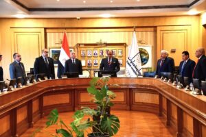 مجلس جامعة حلوان يقف دقيقة حداد على أرواح أساتذته الراحلين ويوجه تخليد ذكراهم