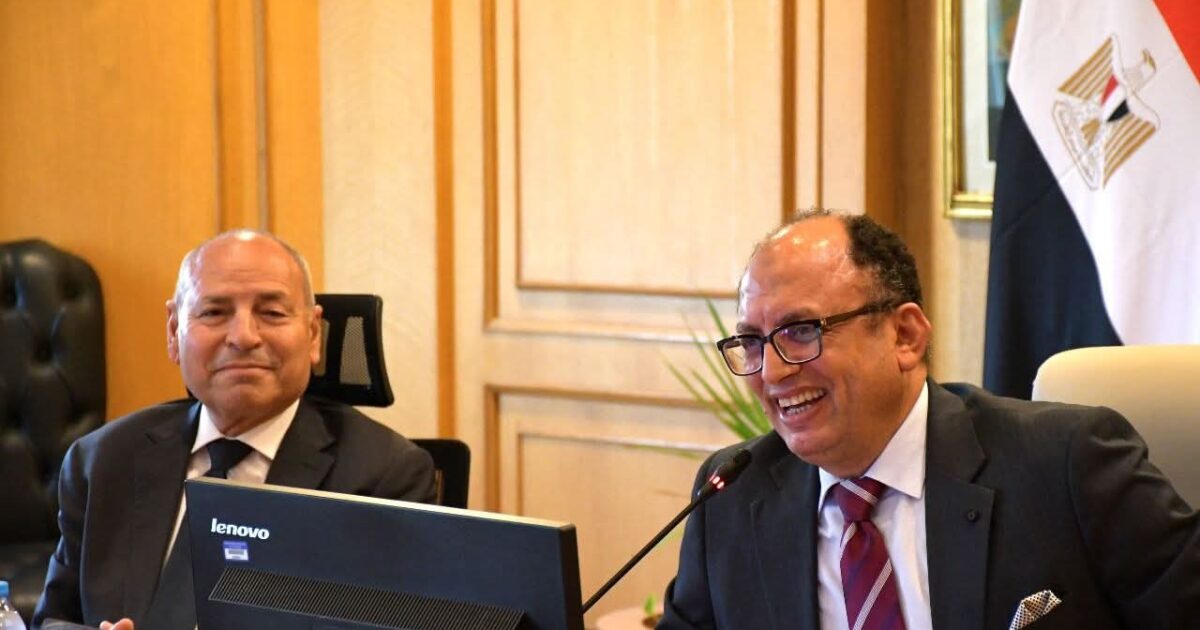 محافظ القاهرة يشيد بمبادرة "صُنع في جامعة حلوان" لدعم الإبداع التطبيقي بين الطلاب