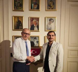 في لقاء خاص… السفير التركي يناقش مع عبدالوهاب الحلوي فرص الربط الصناعي بين تركيا والصين ومصر