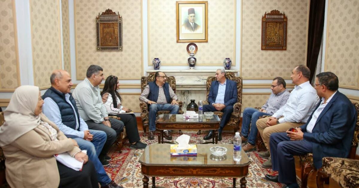محافظ الغربية يستقبل وزير قطاع الأعمال العام في مستهل زيارته لشركة مصر للغزل والنسيج بالمحلة الكبرى