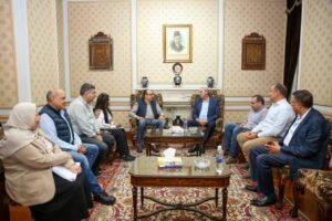 محافظ الغربية يستقبل وزير قطاع الأعمال العام في مستهل زيارته لشركة مصر للغزل والنسيج بالمحلة الكبرى