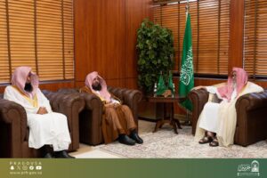 سماحة المفتي العام للمملكة يستقبل معالي رئيس الشؤون الدينية وعددا من أصحاب الفضيلة أئمة وخطباء مؤذن الحرمين الشريفين