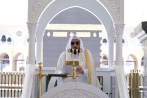 فضيلة الشيخ الدكتور عبدالله بن عواد الجهني يؤم المصلين لصلاة الجمعة بالمسجد الحرام