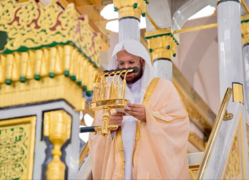 فضيلة الشيخ الدكتور عبدالمحسن القاسم يؤم المصلين لصلاة الجمعة بالمسجد النبوي