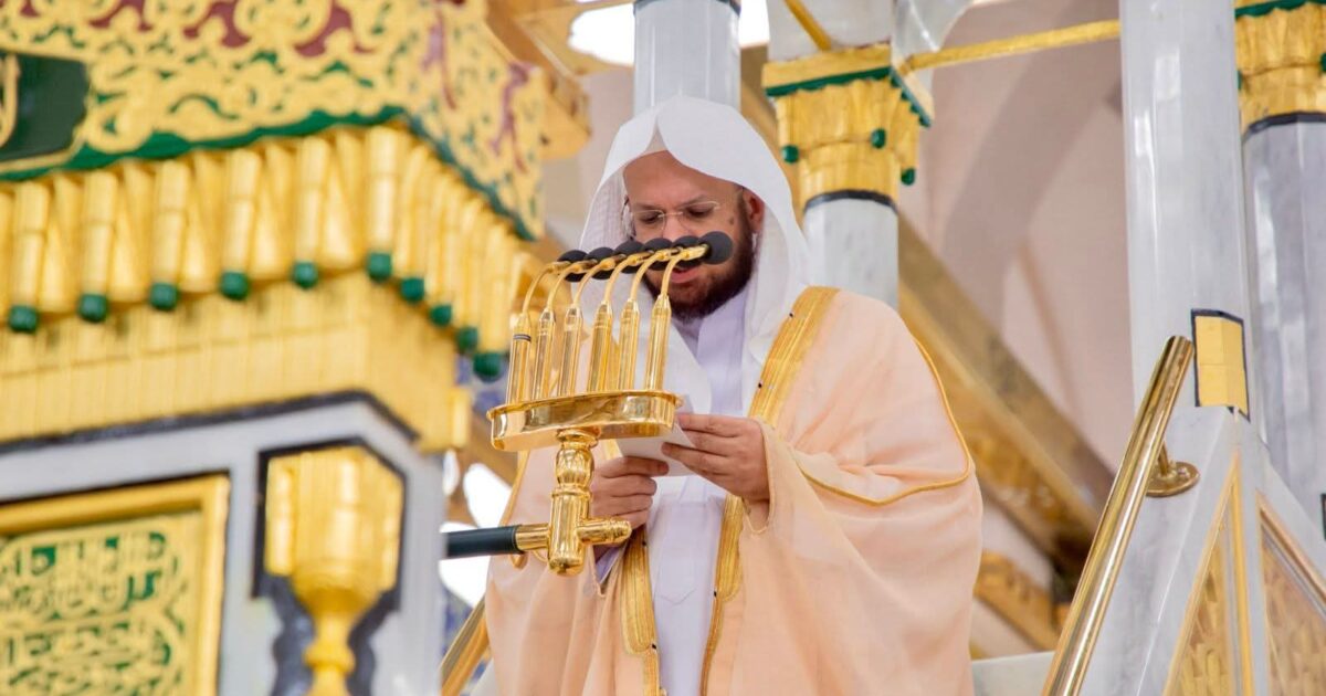 فضيلة الشيخ الدكتور عبدالمحسن القاسم يؤم المصلين لصلاة الجمعة بالمسجد النبوي