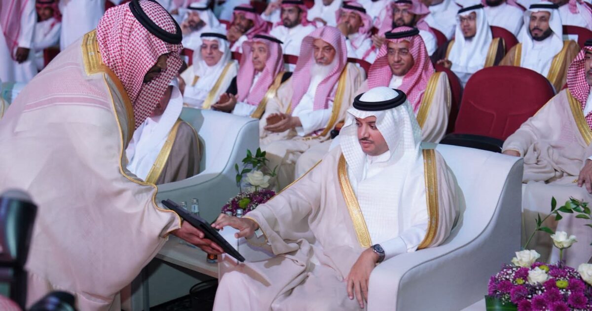 مُحافظ الأحساء يُدشِّن (9) مشاريع مدرسية بقيمة (193) مليون ريال بحضور وزير التعليم