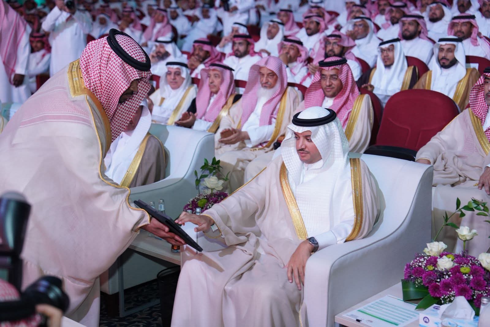 مُحافظ الأحساء يُدشِّن (9) مشاريع مدرسية بقيمة (193) مليون ريال بحضور وزير التعليم