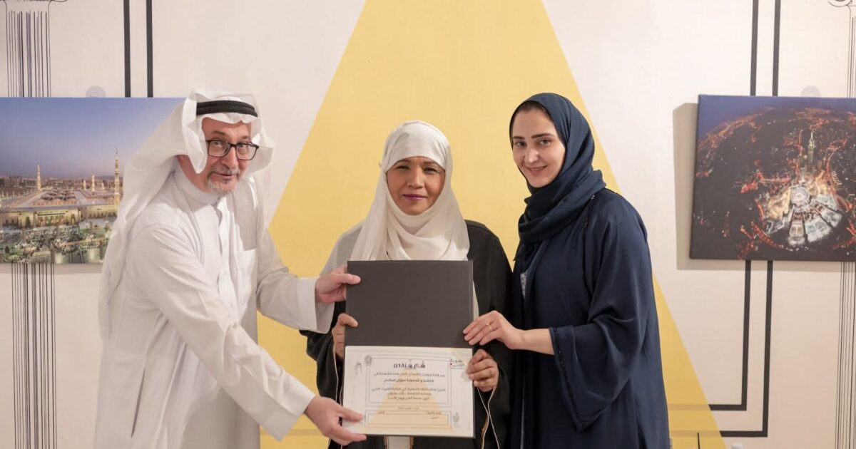 امرأة سعودية تحلق في الفضاء لترصد بعدستها أروع المشاهد من الحرمين والمشاعر المقدسة