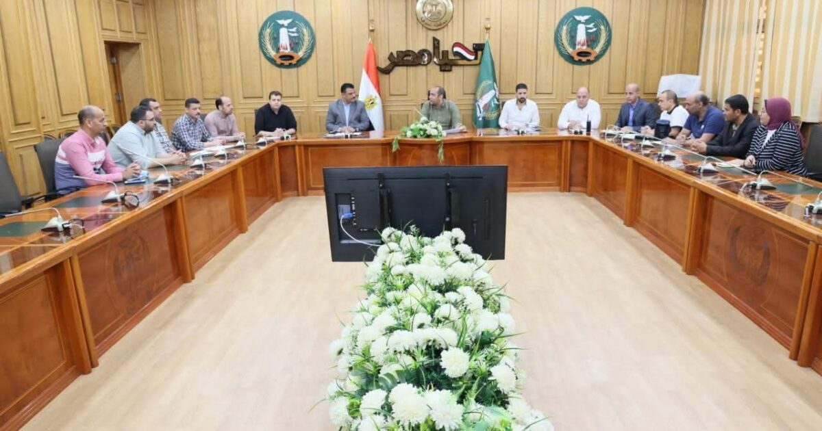 نهر بلا تعديات".. نائب محافظ المنوفية يقود اجتماعاً لتنفيذ الإزالات واستعادة مجرى النيل