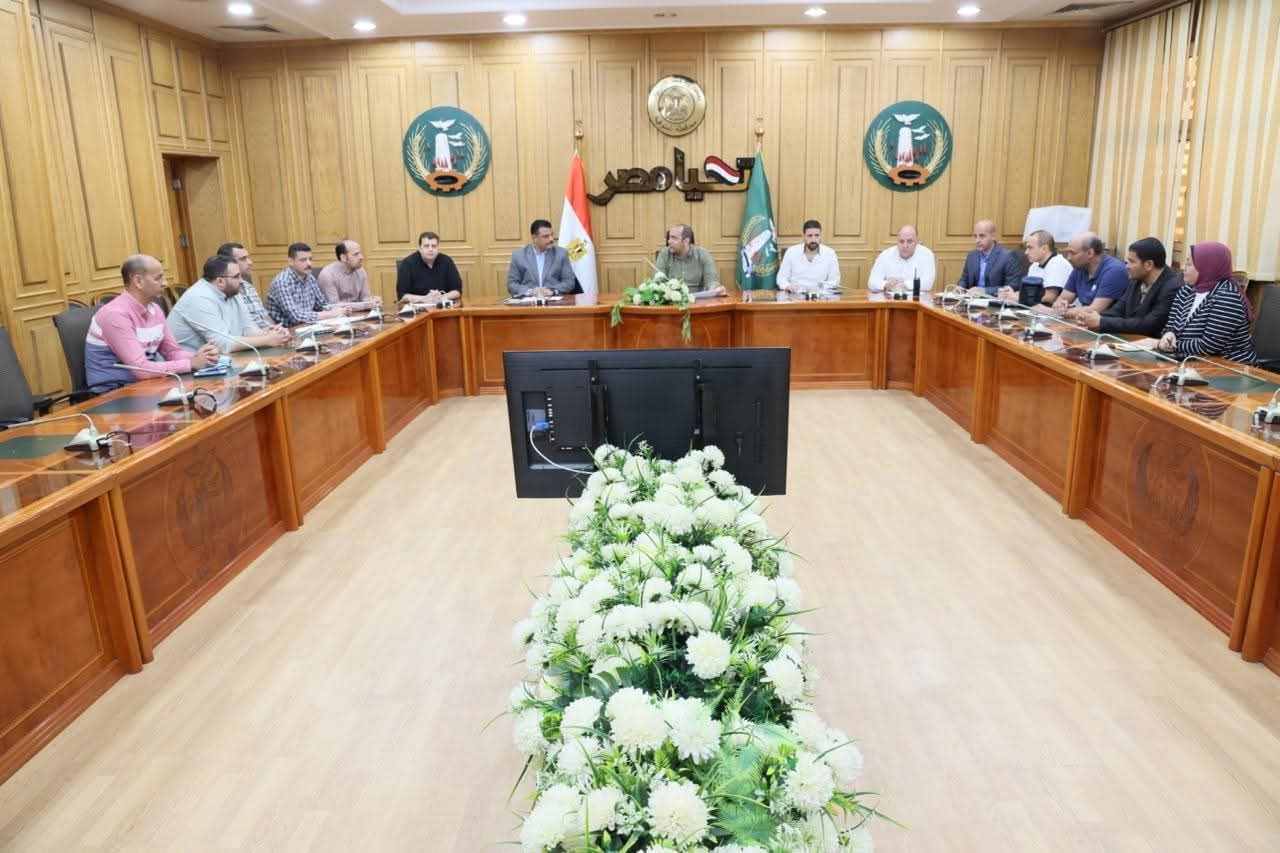 نهر بلا تعديات".. نائب محافظ المنوفية يقود اجتماعاً لتنفيذ الإزالات واستعادة مجرى النيل