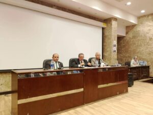 وكيل وزارة التربية والتعليم بالبحيرة يعقد إجتماعا موسعأ مع مديرى الإدارات التعليمية للوقوف علي الاستعدادالنهائي للانتخابات