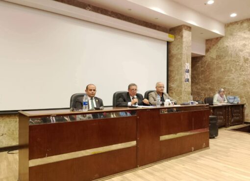 وكيل وزارة التربية والتعليم بالبحيرة يعقد إجتماعا موسعأ مع مديرى الإدارات التعليمية للوقوف علي الاستعدادالنهائي للانتخابات 